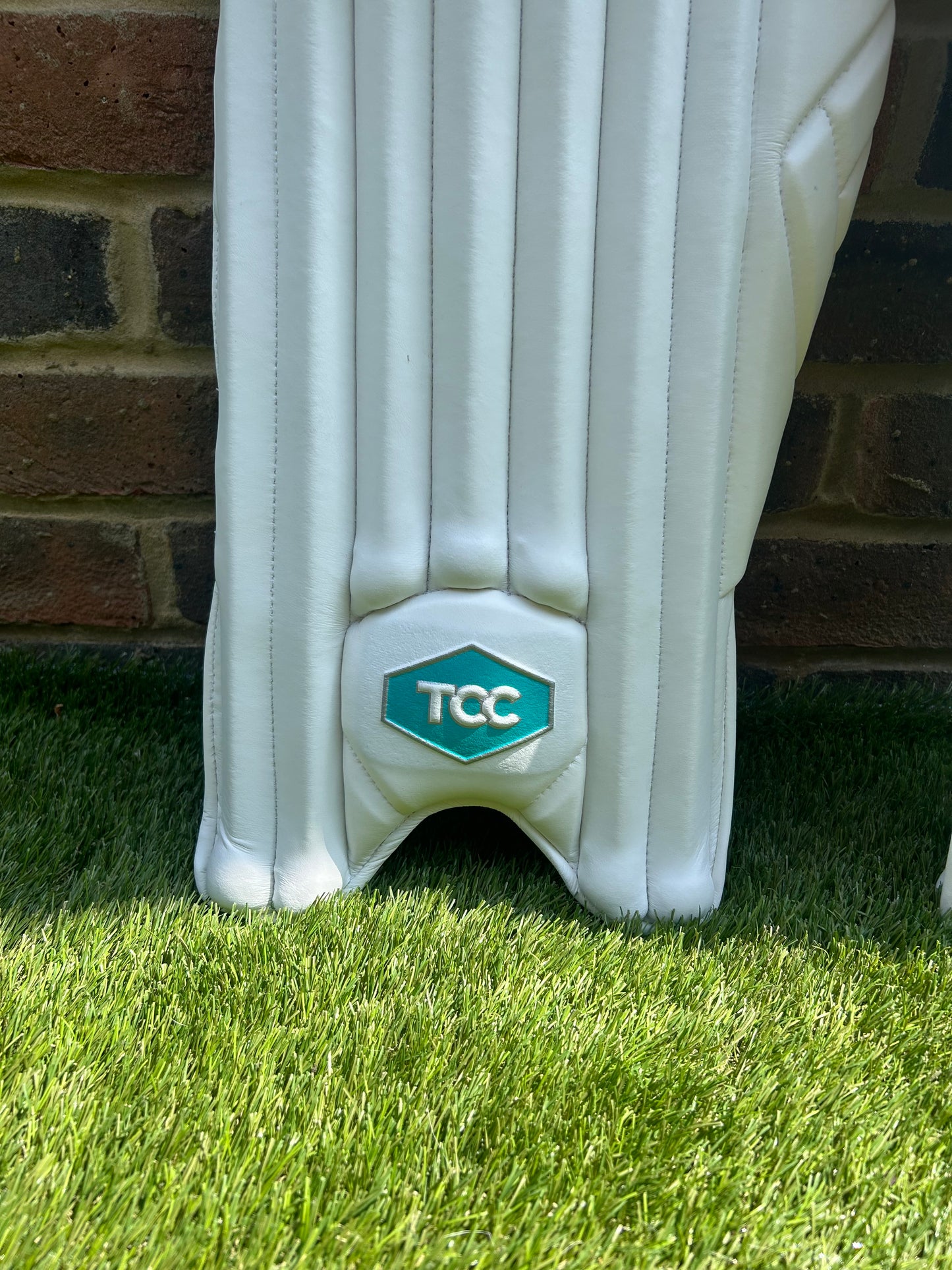 TCC Premium Batting Pads White with Teal Logo and feature of the logo on the front on the pads
